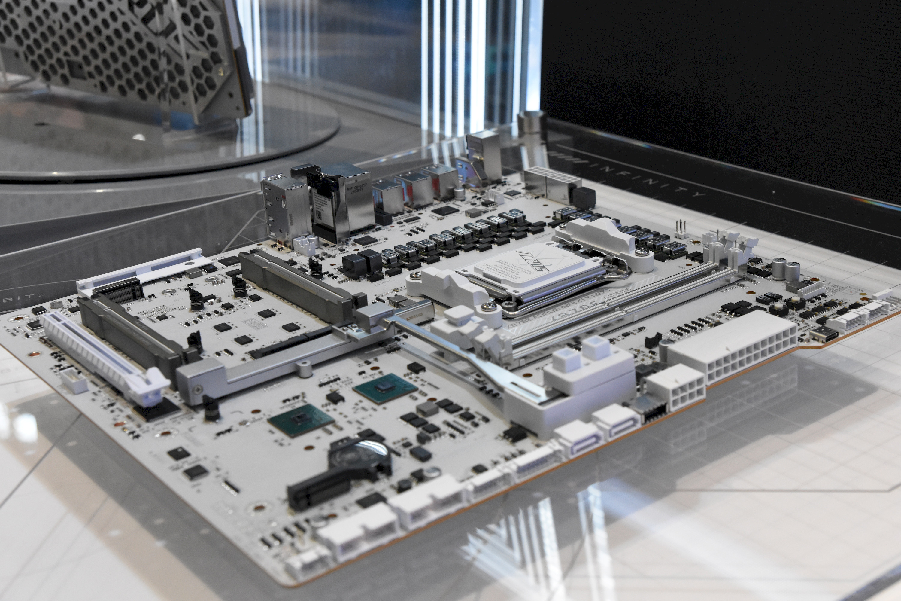 X870E Aorus Infinity Next