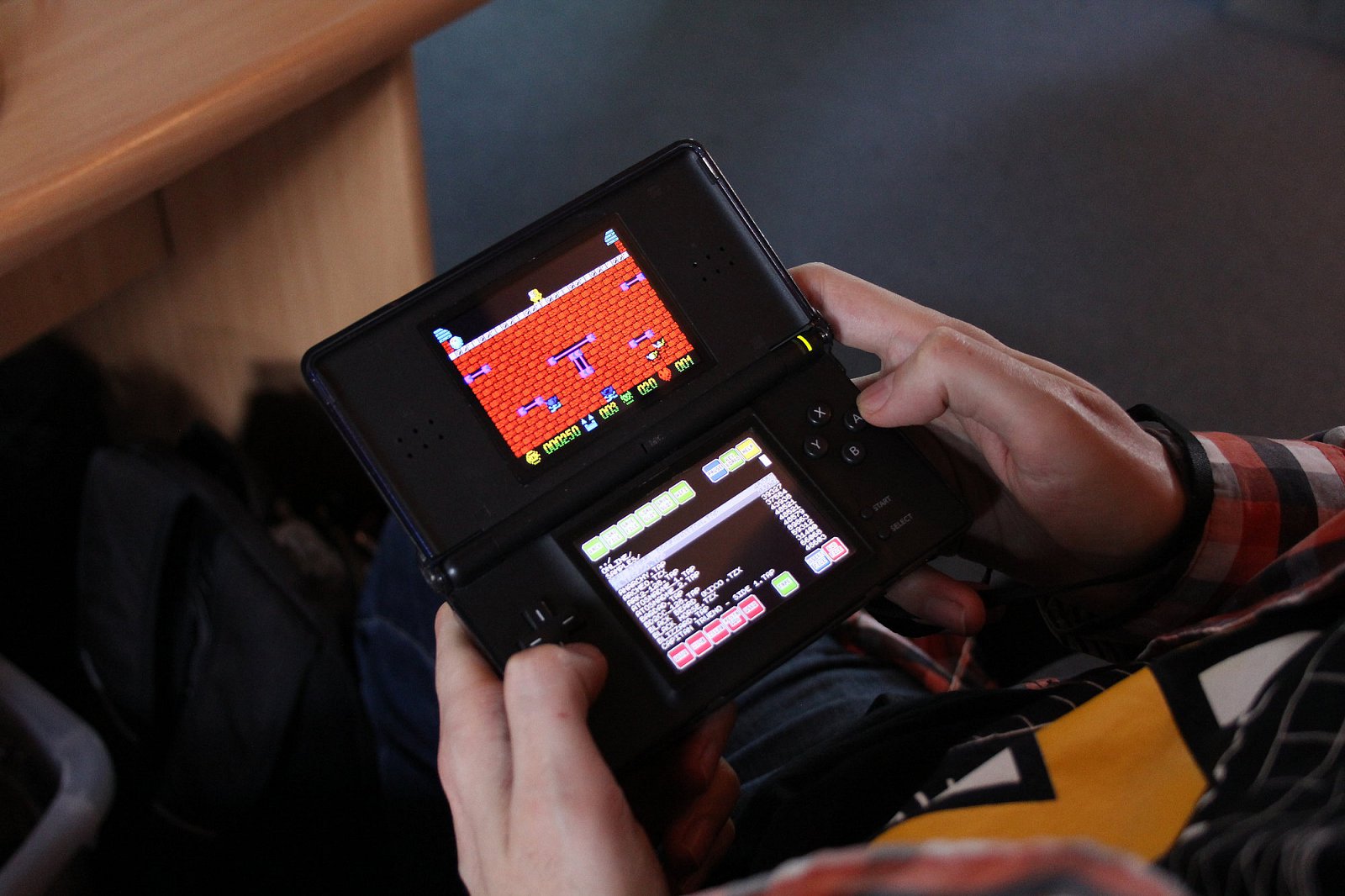Další vítaný „vetřelec“ na Atariádě - Nintendo DS s emulátorem ZX Spectra.