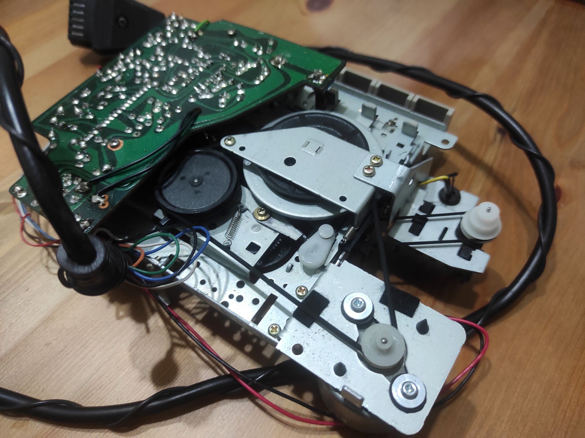 Mechanika s elektronikou.