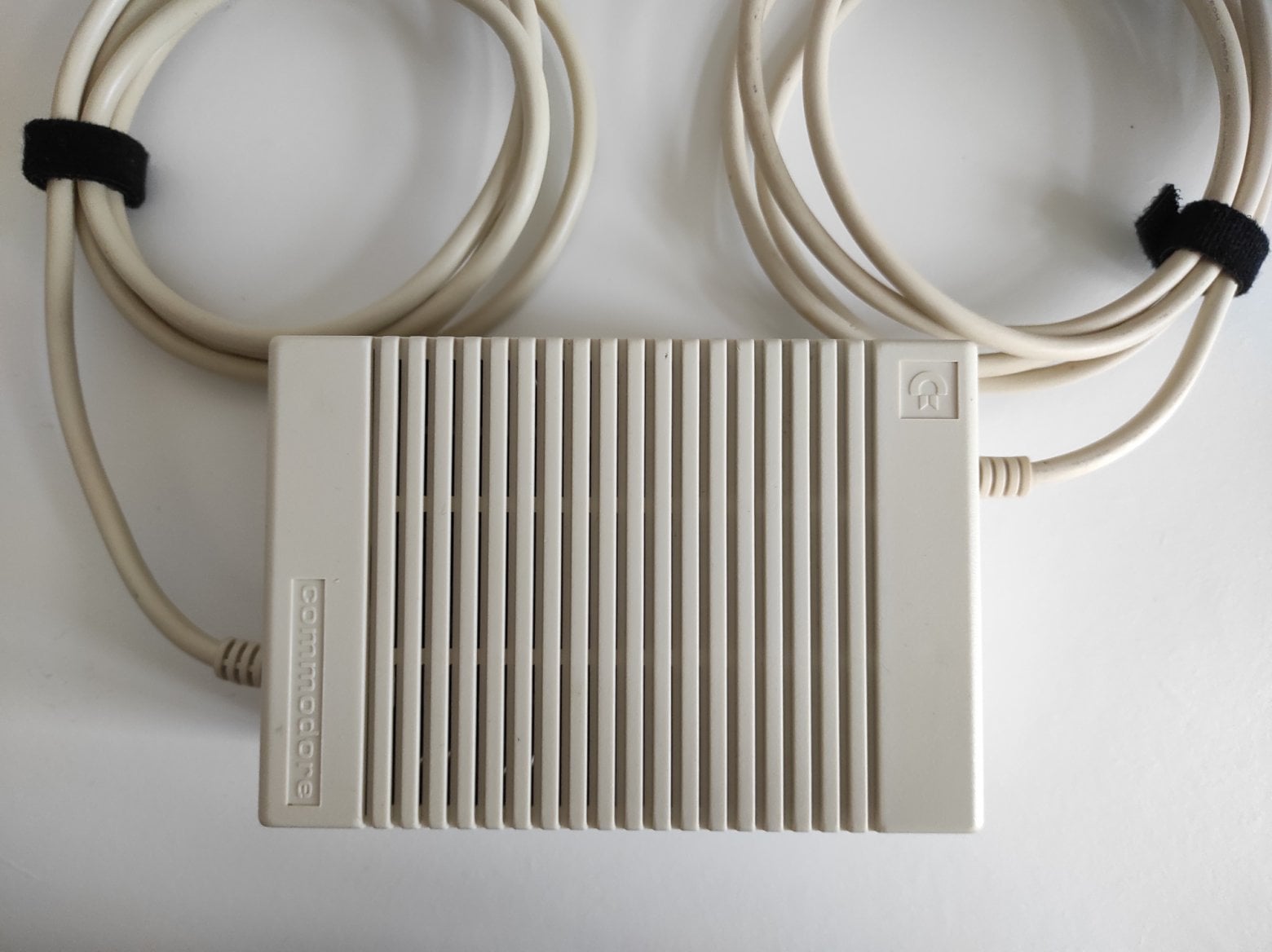 Originální zdroj pro Amigu 600, kompatibilní v rámci všech kompaktních Amig.