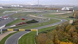 Náhledový obrázek - Radní vyslechli na autodromu odborníka na měření hluku