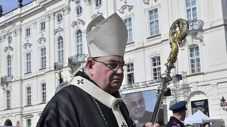 Náhledový obrázek - Víc než o církev se zajímá o moc. Křesťanští aktivisté kritizují Duku