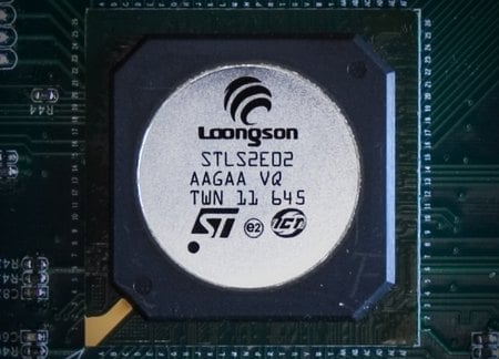 Loongson 2E: 64-bitové CPU pracující na frekvenci 700 MHz