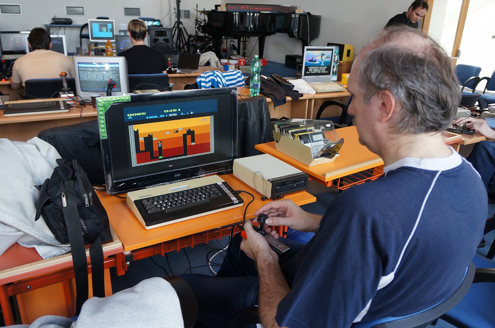 Atari 800XL s disketovou mechanikou Atari 1050.