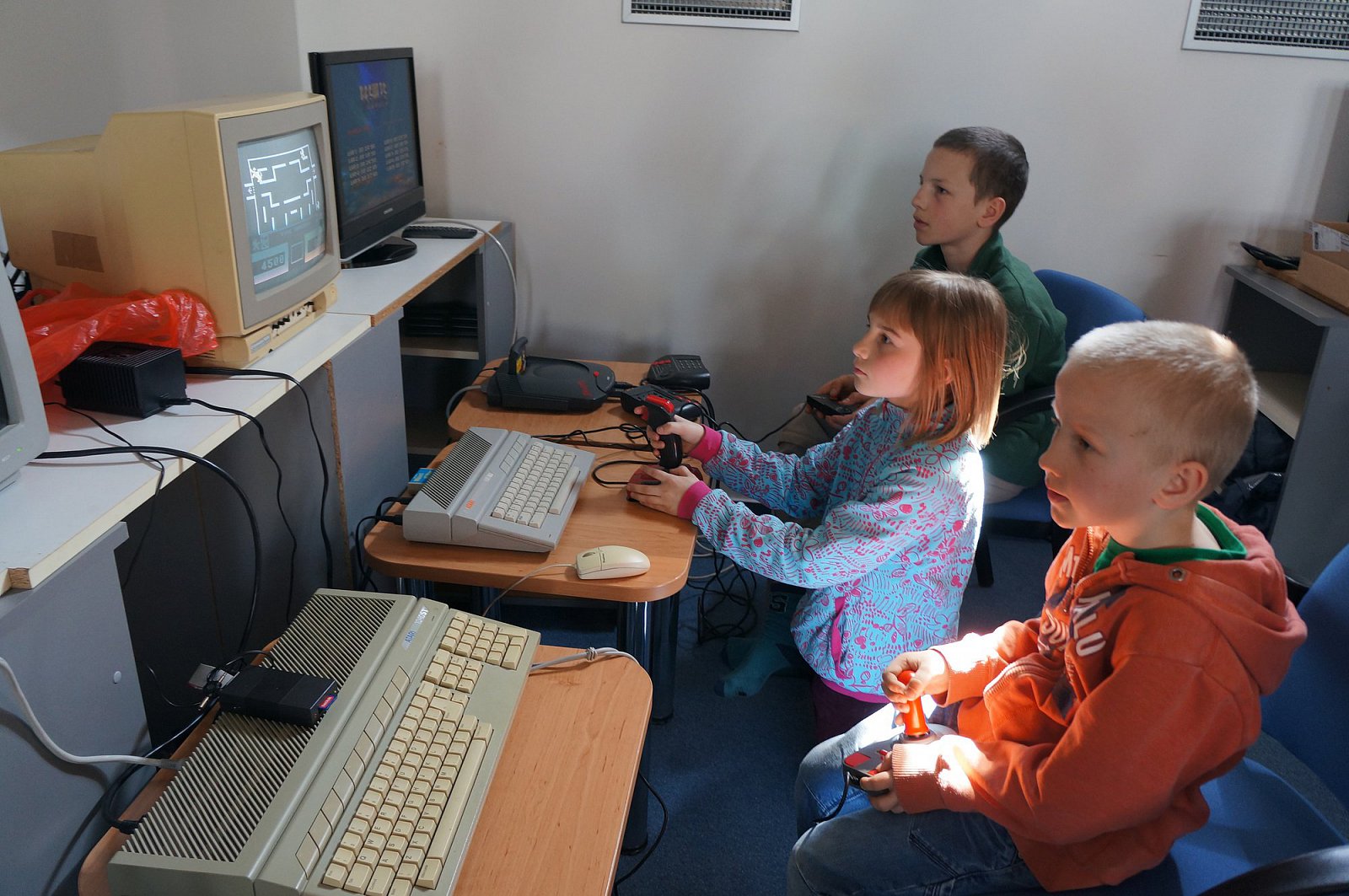 Nejmladší testují hry vytvořené 30 let před jejich narozením.