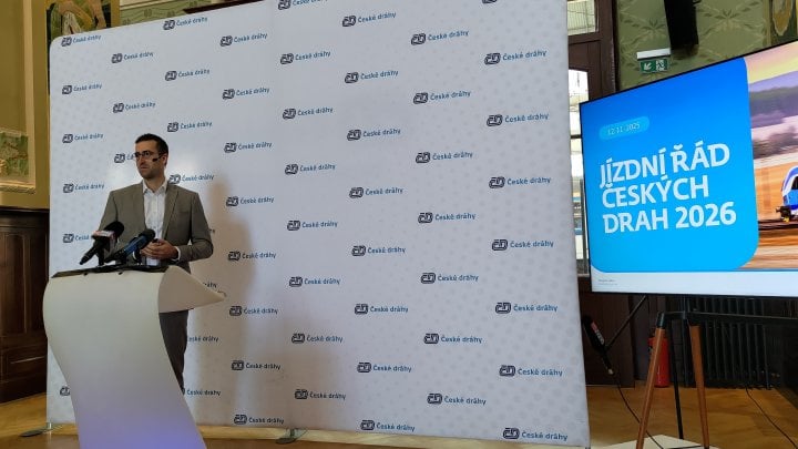 Michal Krapinec, generální ředitel Českých drah. Tisková konference k představení nového jízdního řádu 2025/2026. Fantova kavárna, Praha - hlavní nádraží. (12. 11. 2025)