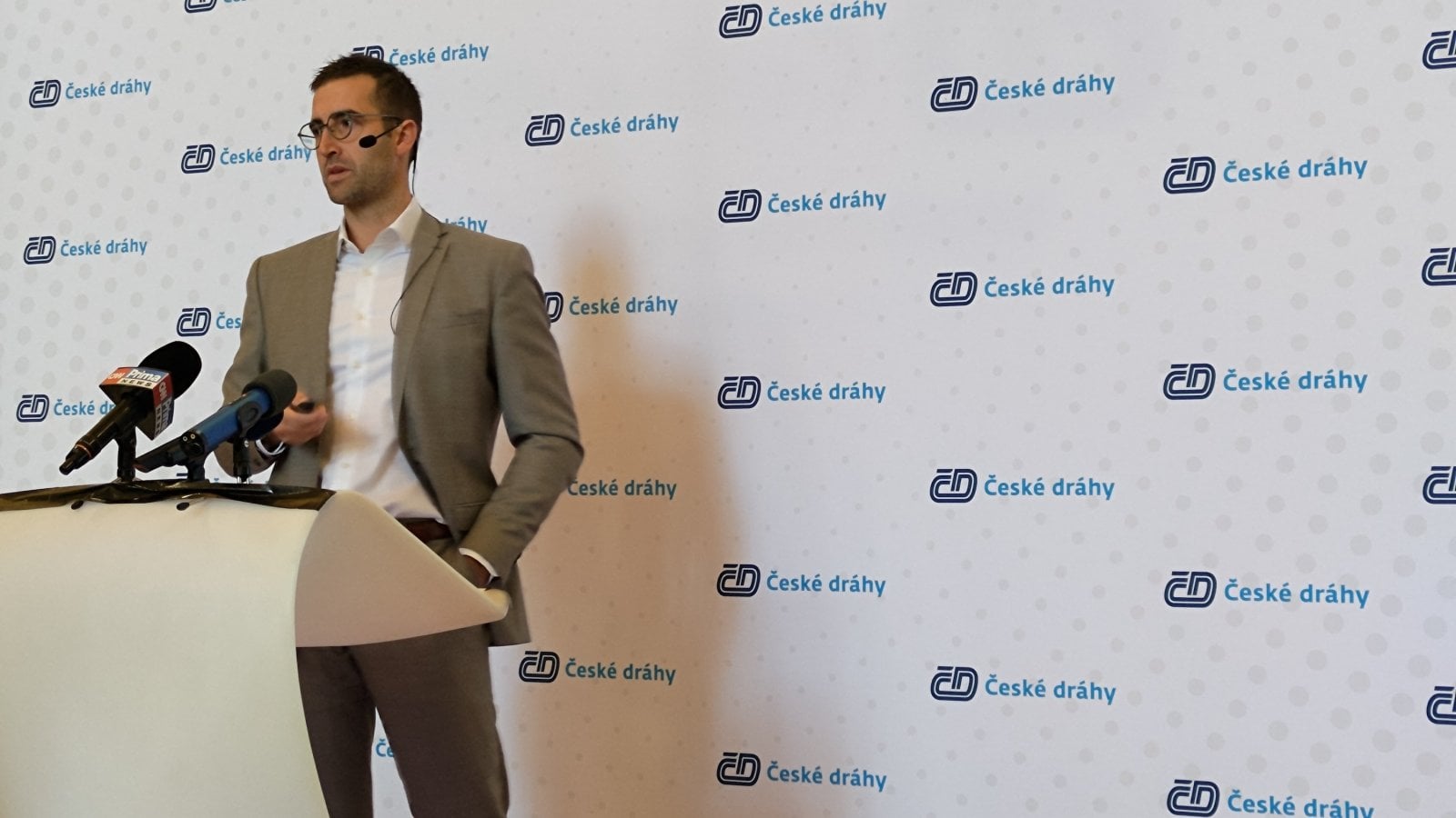 Michal Krapinec, generální ředitel Českých drah. Tisková konference k představení nového jízdního řádu 2025/2026. Fantova kavárna, Praha - hlavní nádraží. (12. 11. 2025)