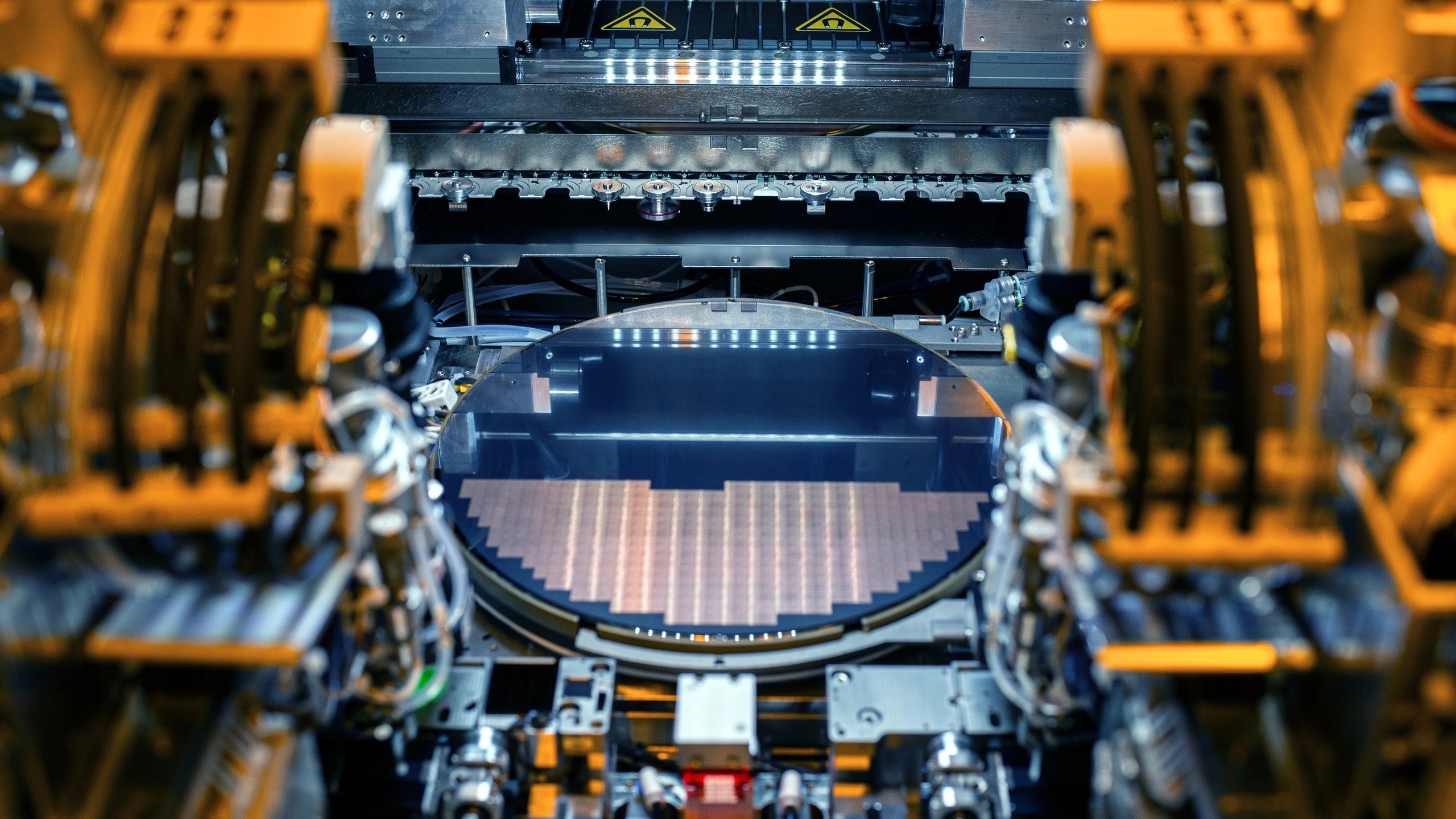 Výroba čipů v továrně Intel Foundry