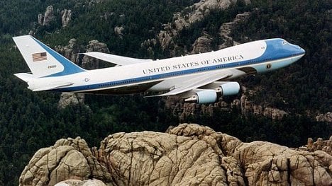 Náhledový obrázek - Adept na příští Air Force One dlí v poušti