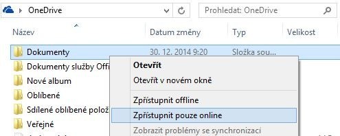 Pokud chcete mít soubory uloženy pouze v cloudovém úložišti OneDrive a nikoliv na pevném disku, stačí jedno klepnutí pravým tlačítkem myši a výběr příslušné položky