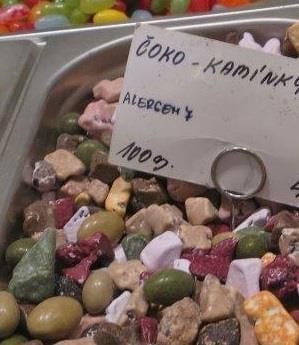 Cukrovinky obsahovaly neuvedené alergeny či barviva