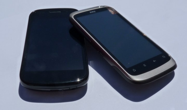 Nexus S vs. Desire S