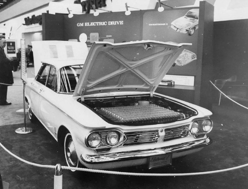 Už před šesti desítkami let Chevrolet pochopil, že snahy o elektrifikaci automobilů nikam nevedou. Na snímku Chevrolet Electrovair…