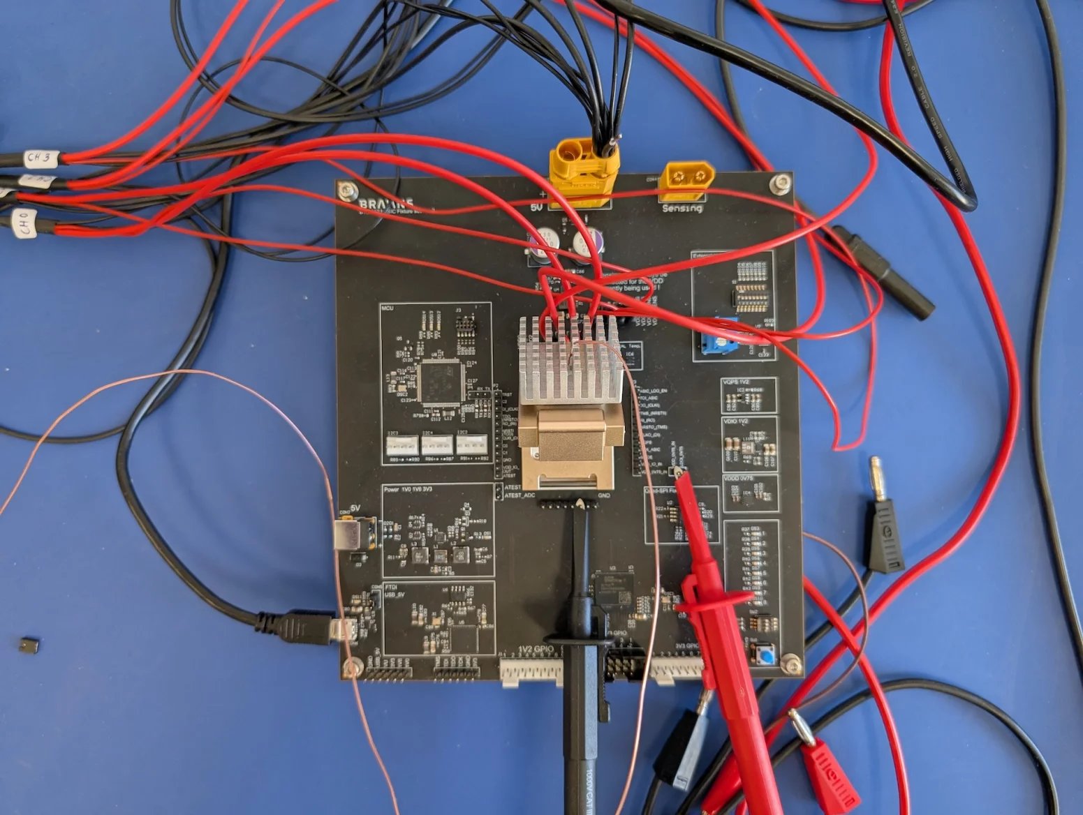 Testovací ceska pro český ASIC čip pro těžbu krypta od Braiins
