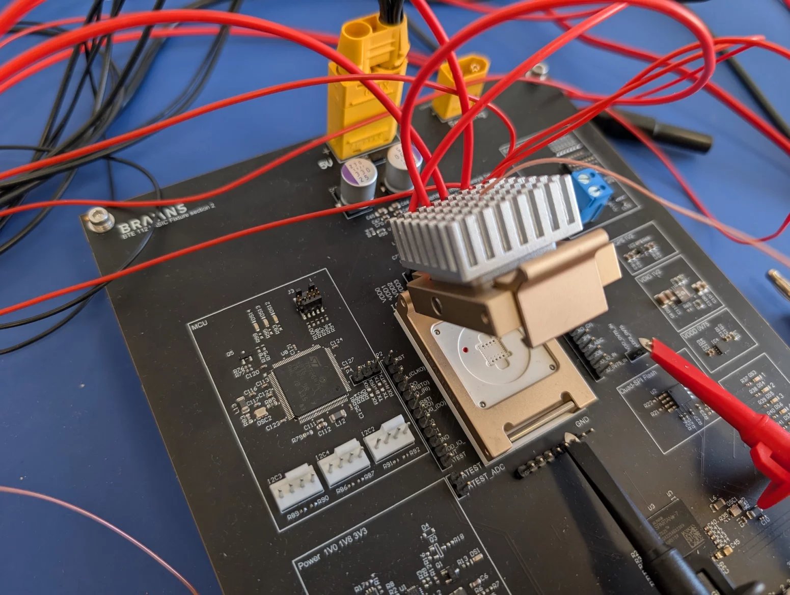 Testovací ceska pro český ASIC čip pro těžbu krypta od Braiins