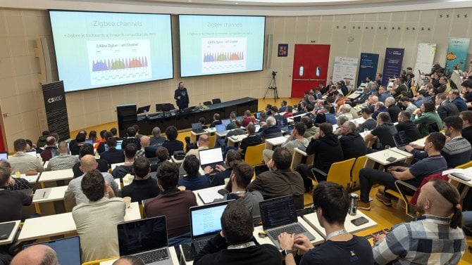 Přednáškový sál na CSNOG 2026