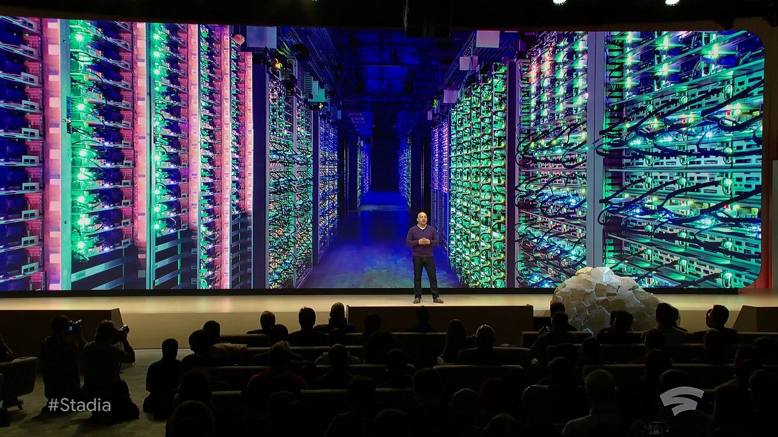 Hry samotné běží na speciálním grafickém procesoru od AMD a procesorem 2,7 GHz x86 se 16 GB RAM.