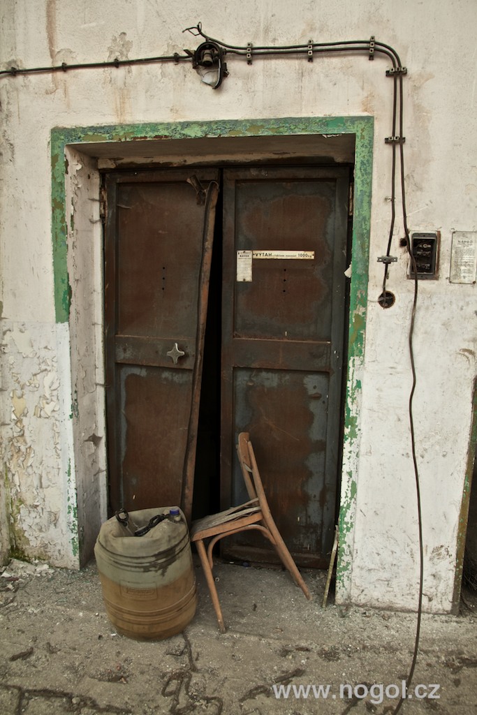 Rozpadající se továrna Praga v pražských Vysočanech