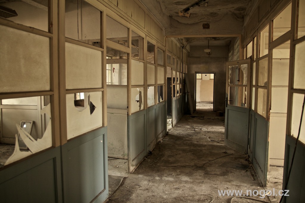 Rozpadající se továrna Praga v pražských Vysočanech