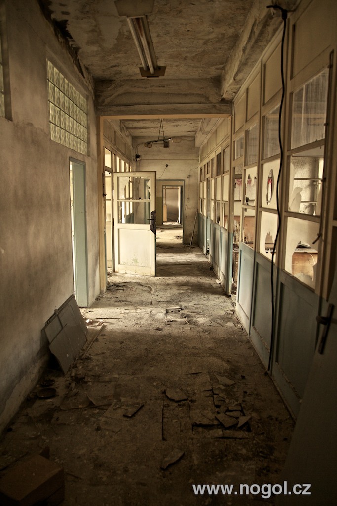 Rozpadající se továrna Praga v pražských Vysočanech