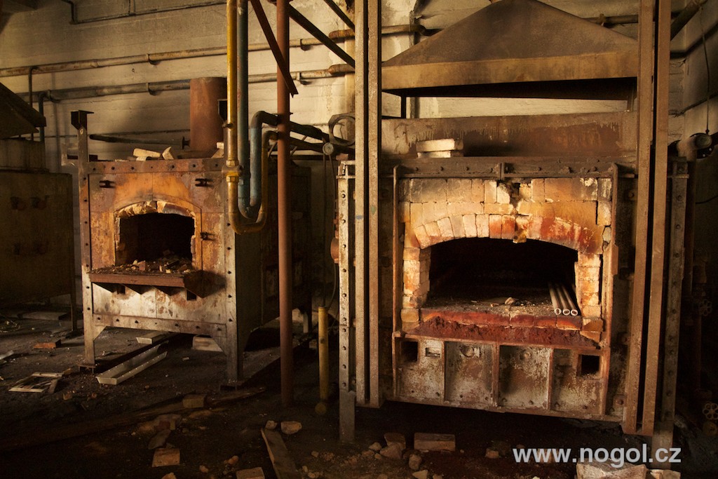 Rozpadající se továrna Praga v pražských Vysočanech