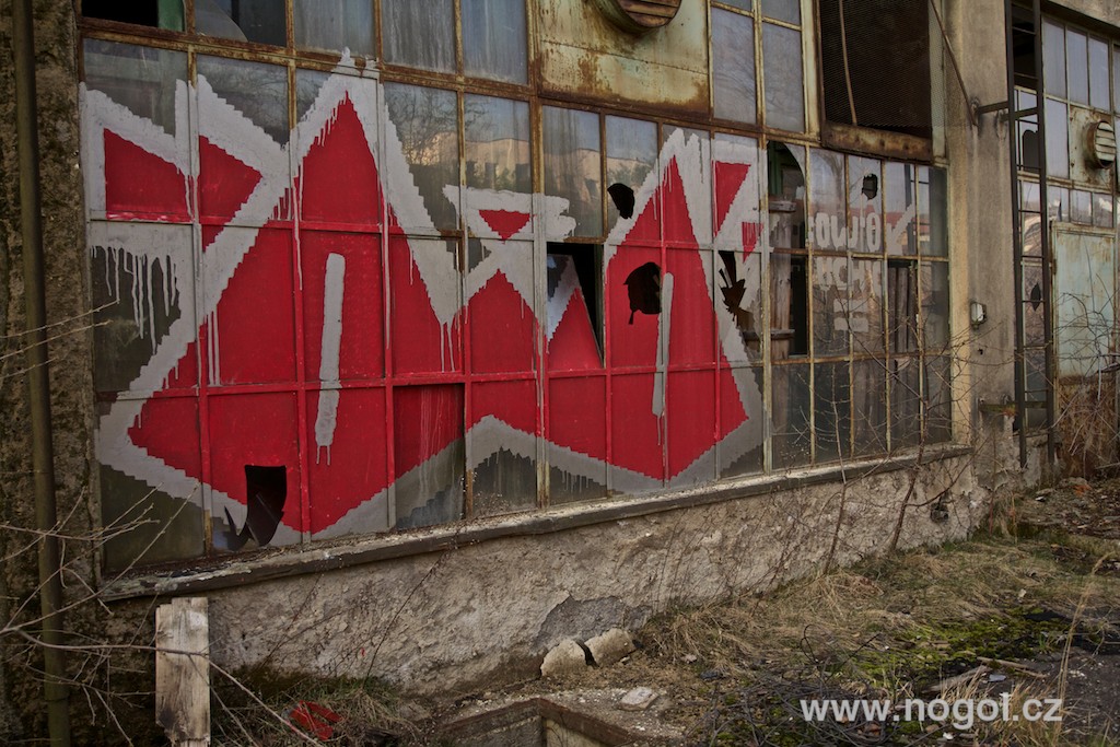Rozpadající se továrna Praga v pražských Vysočanech