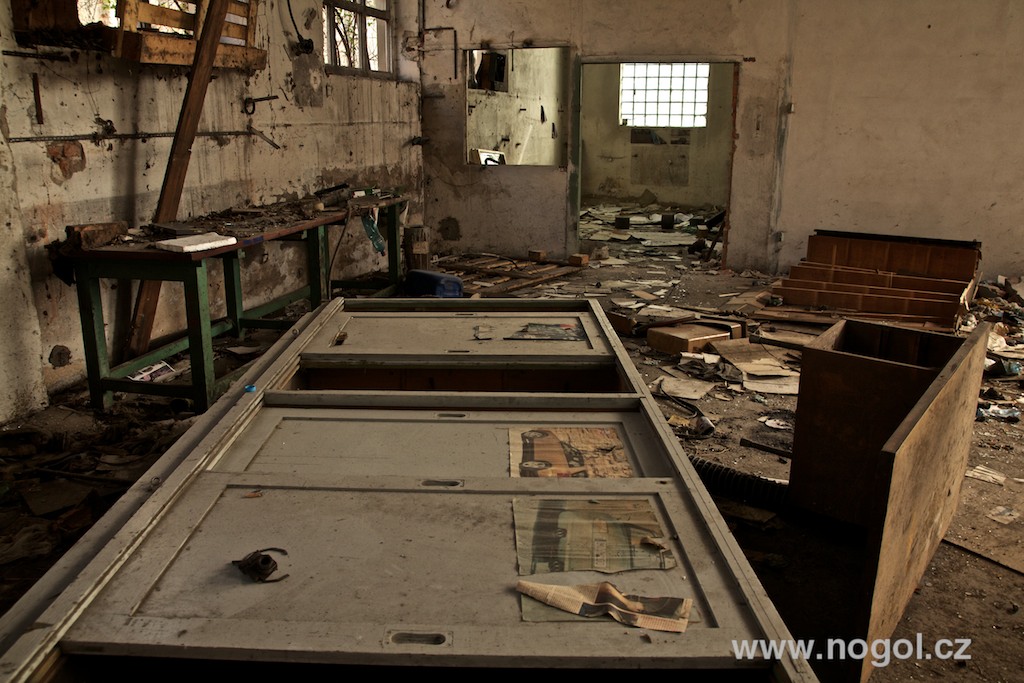 Rozpadající se továrna Praga v pražských Vysočanech