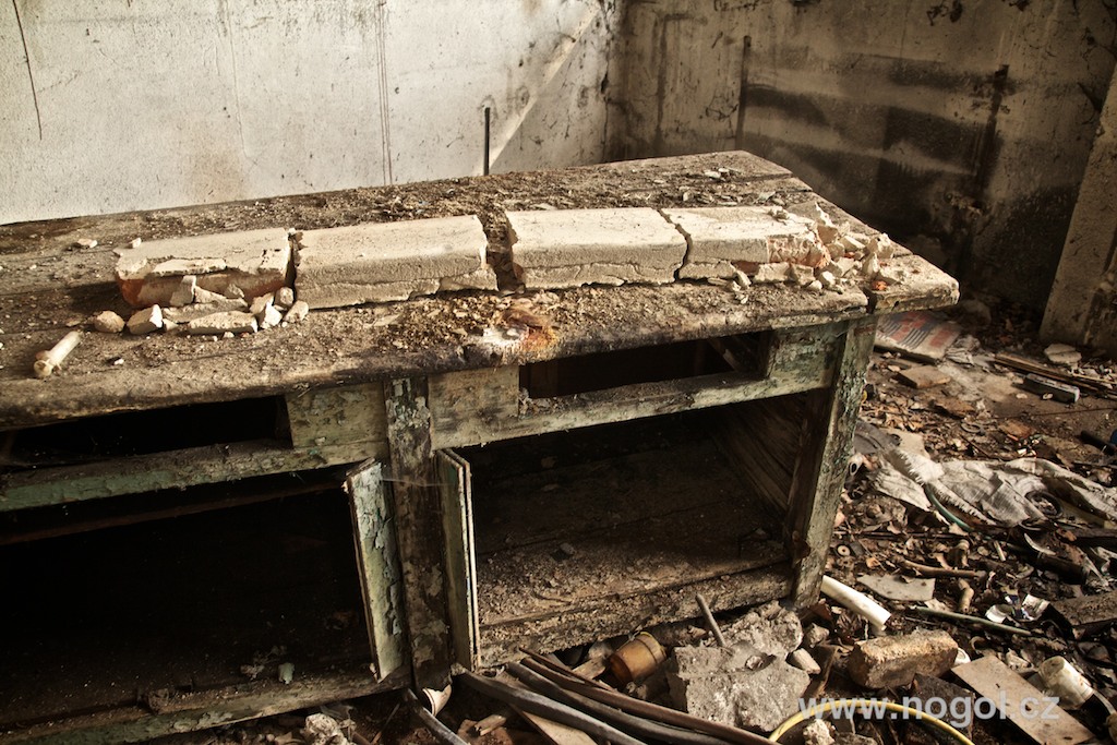 Rozpadající se továrna Praga v pražských Vysočanech