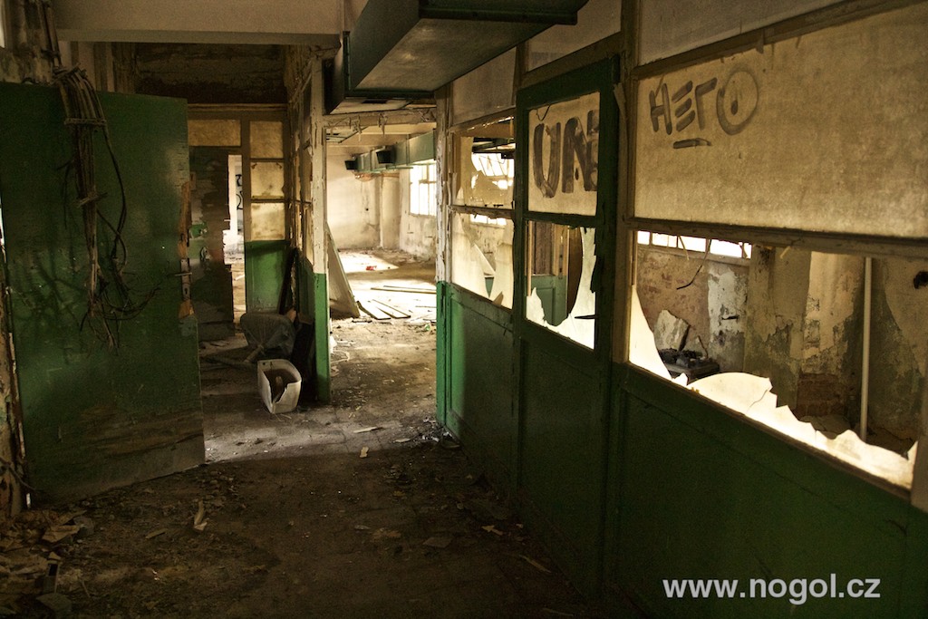 Rozpadající se továrna Praga v pražských Vysočanech