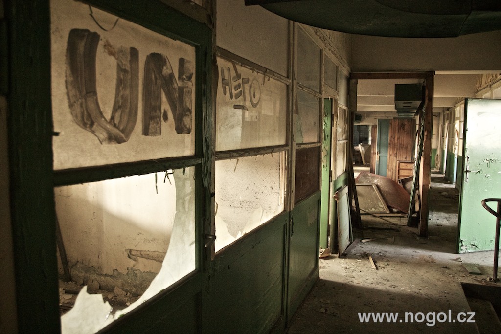 Rozpadající se továrna Praga v pražských Vysočanech