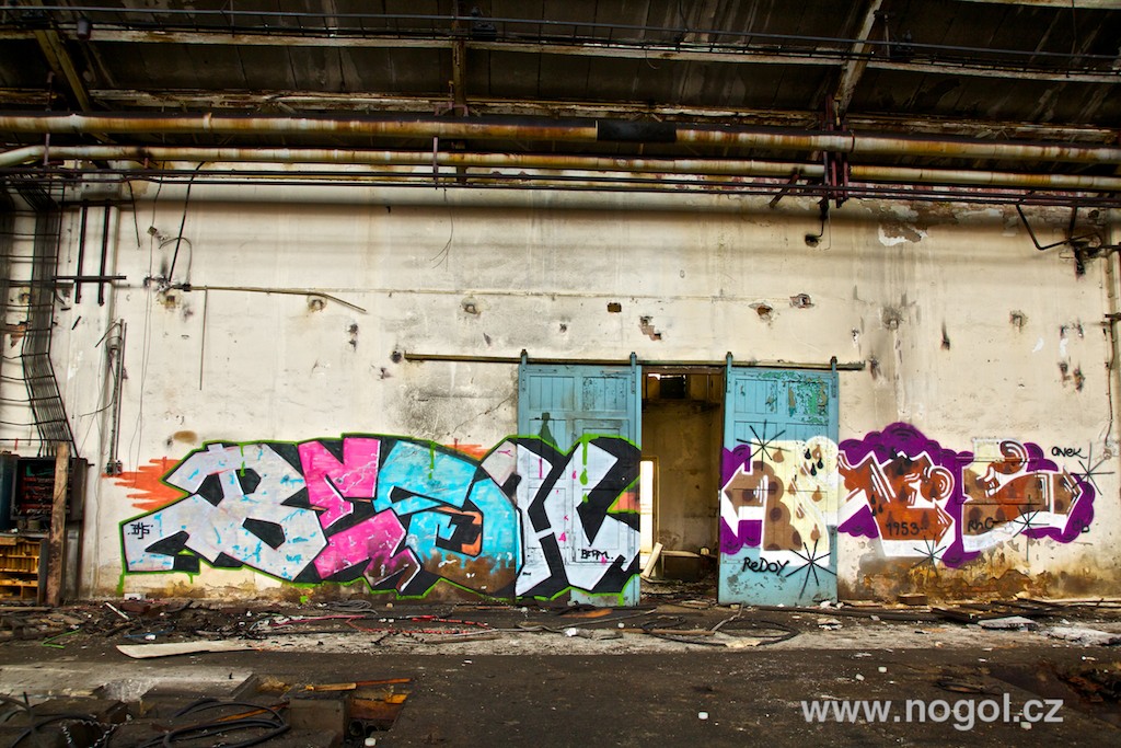 Rozpadající se továrna Praga v pražských Vysočanech