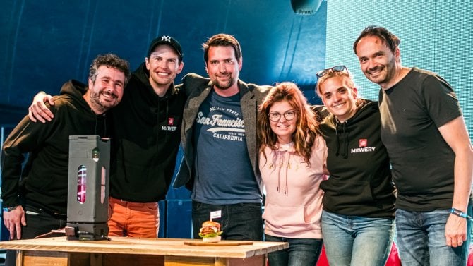 České kultivované maso od Mewery uspělo v prestižním evropském grantovém programu. Na svůj další rozvoj získal startup 70 milionů korun