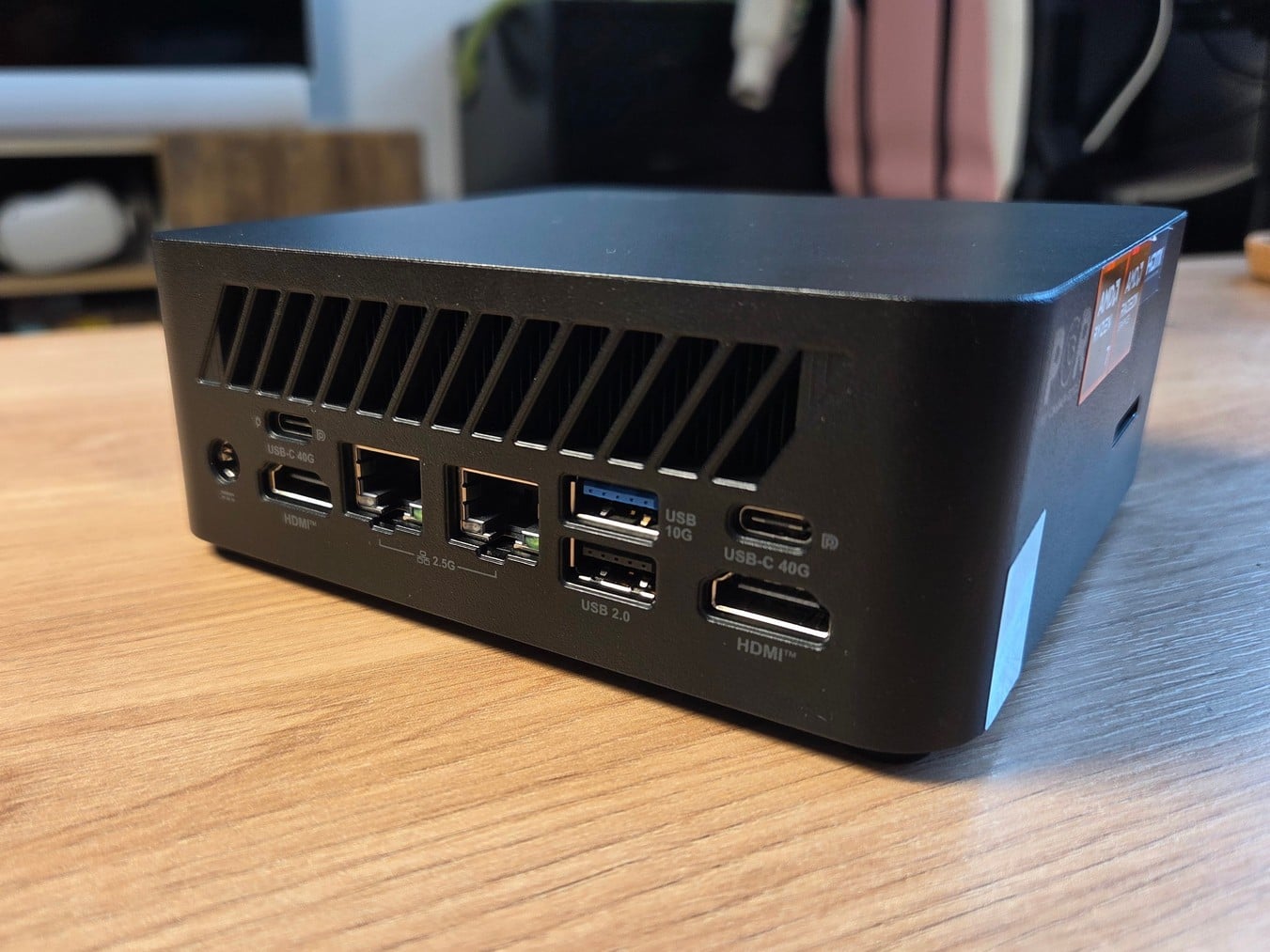 MSI Cubi Z AI 8M I/O porty