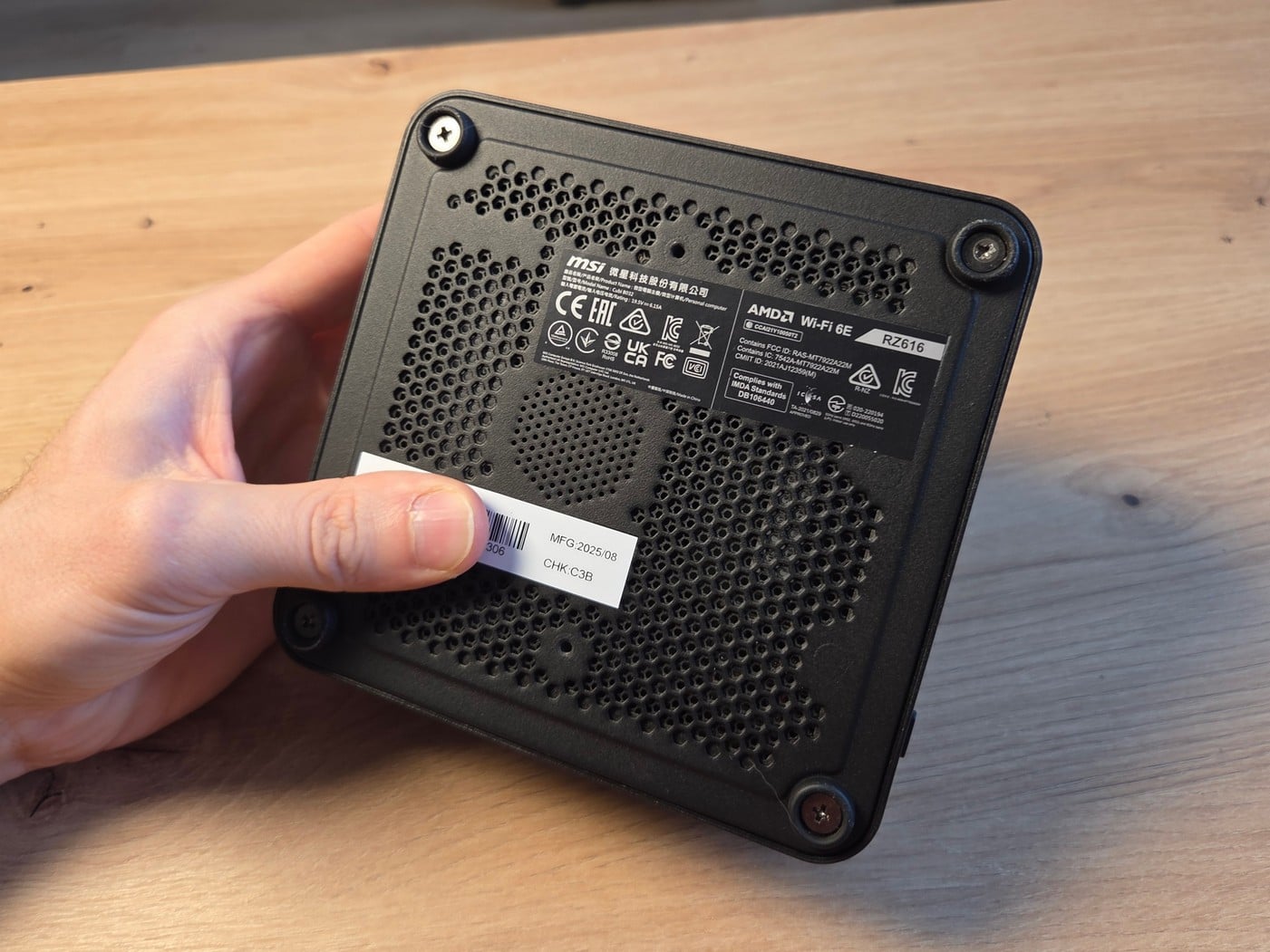 MSI Cubi Z AI 8M chlazení