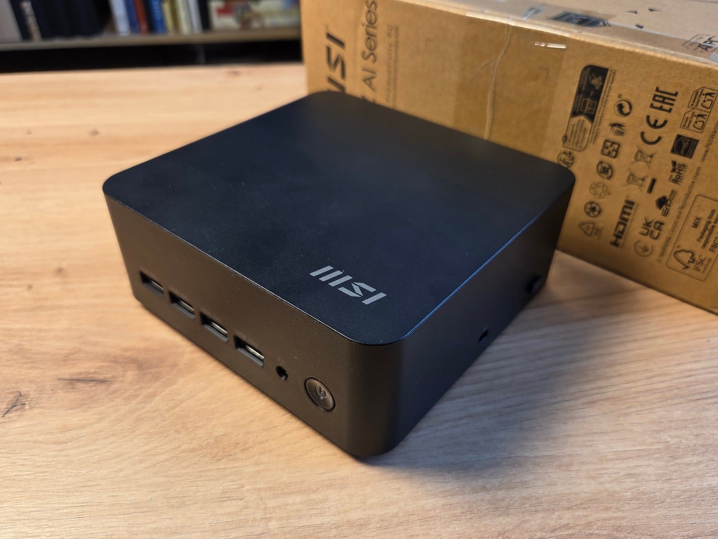 MSI Cubi Z AI 8M design
