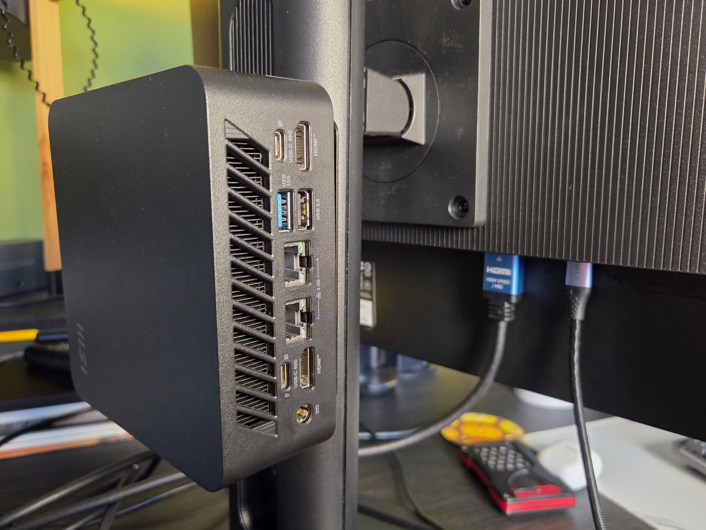 MSI Cubi Z AI 8M VESA adaptér