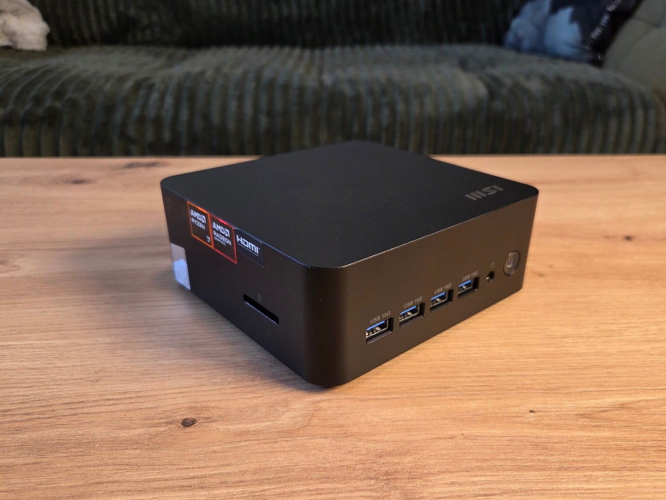 MSI Cubi Z AI 8M design
