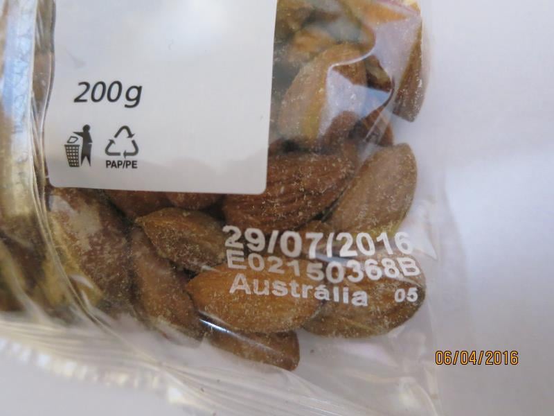 Ořechy, mandle i jedlé kaštany trápí škůdci a plísně, někdy také zapomenuté skořápky.