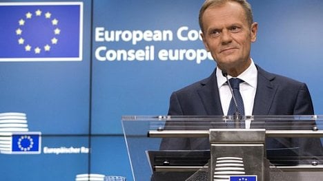 Náhledový obrázek - Tusk: EU musí udržet vztahy s USA, má ale být připravena jednat samostatně