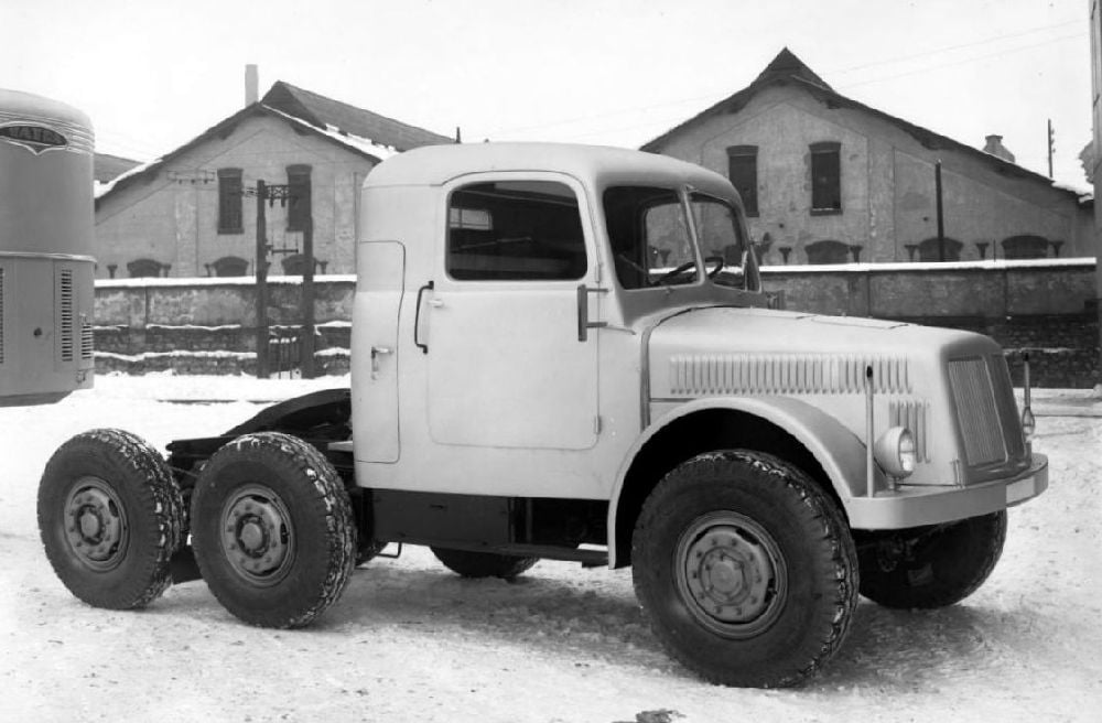 Výsledkem snahy přivést na svět samostatnou jednotku tahače a mrazírenského návěsu se stal tento prototyp Tatry 111