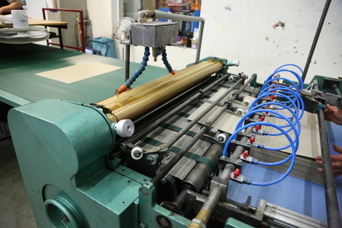 Takto se vyrábí puzzle, Dostihy a sázky i Člověče, nezlob se!