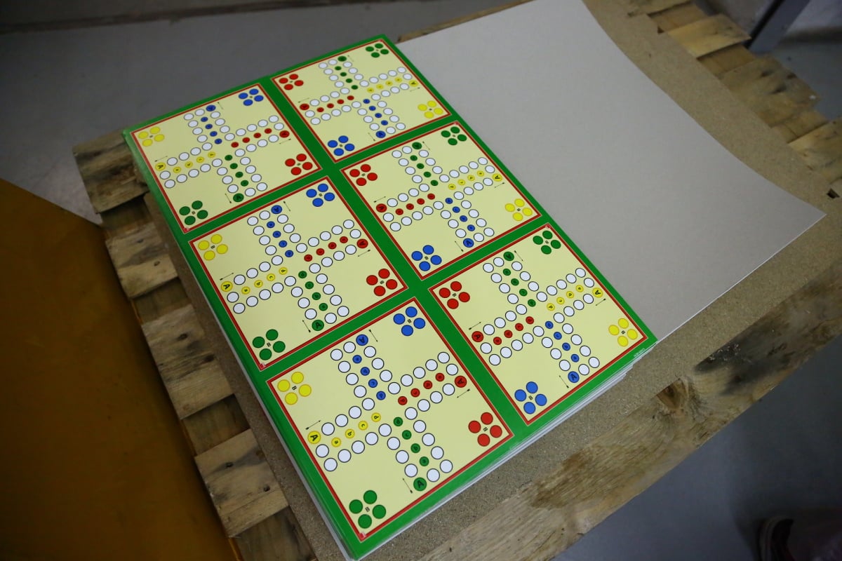 Takto se vyrábí puzzle, Dostihy a sázky i Člověče, nezlob se!