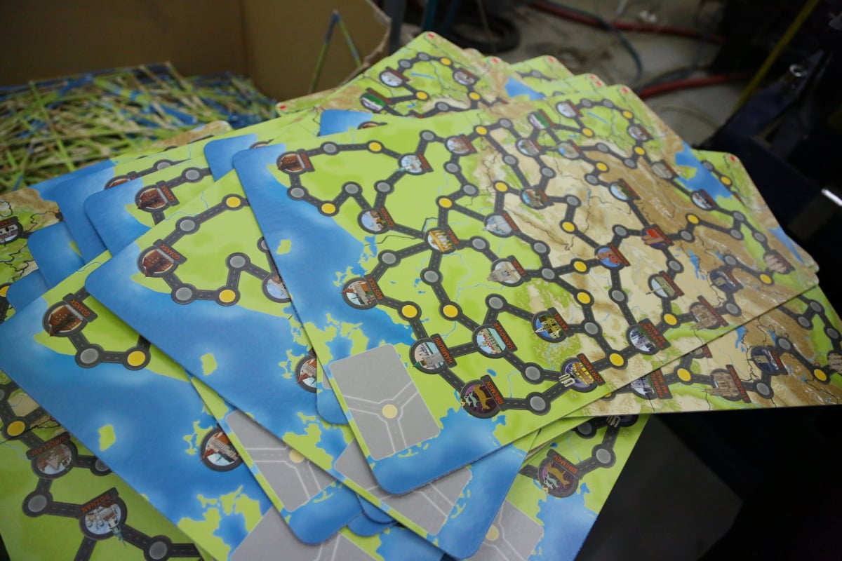 Takto se vyrábí puzzle, Dostihy a sázky i Člověče, nezlob se!