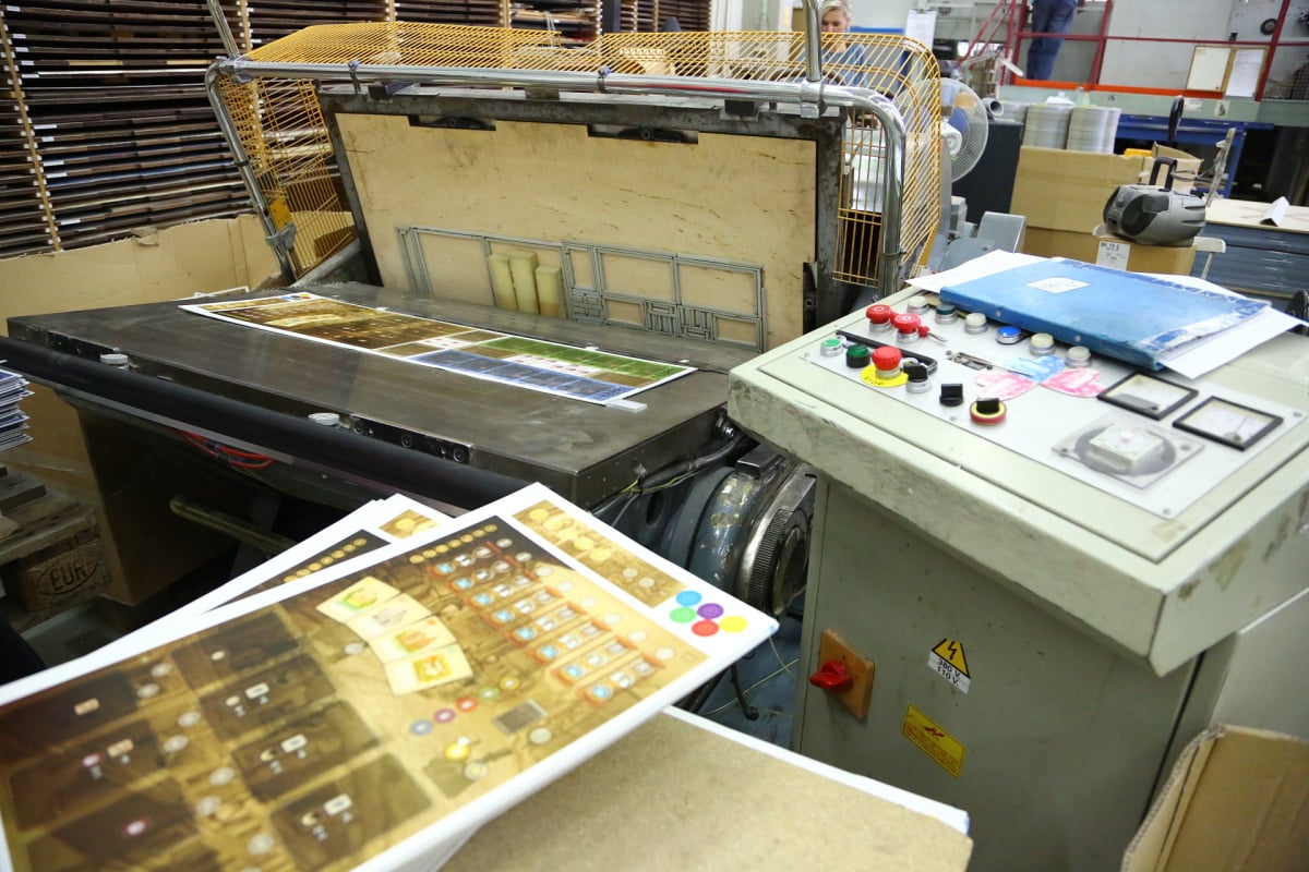 Takto se vyrábí puzzle, Dostihy a sázky i Člověče, nezlob se!