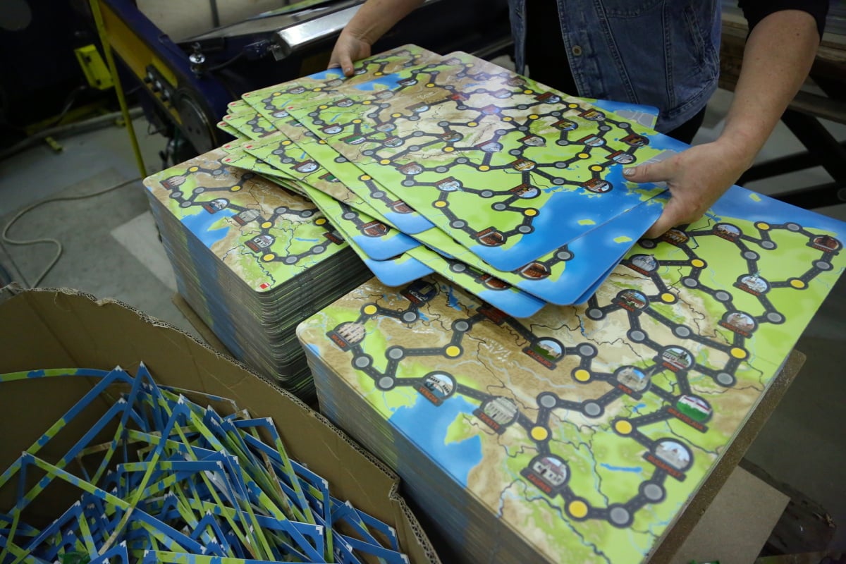 Takto se vyrábí puzzle, Dostihy a sázky i Člověče, nezlob se!