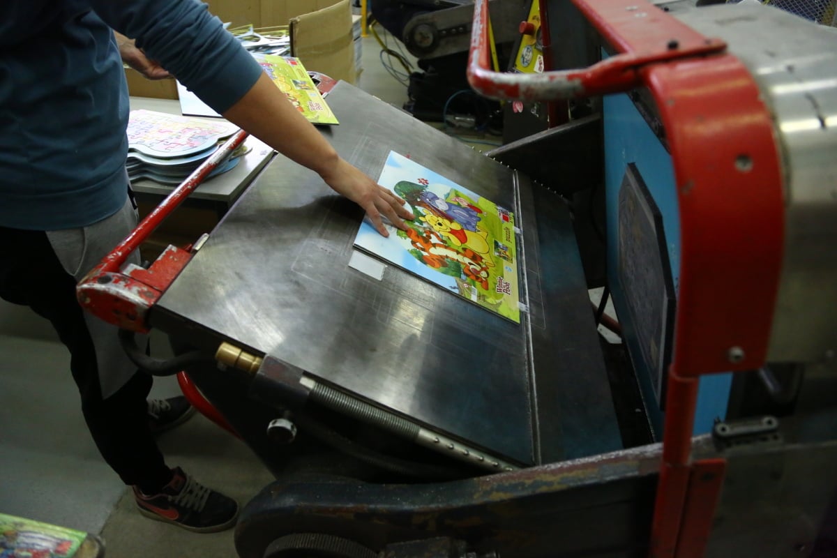 Takto se vyrábí puzzle, Dostihy a sázky i Člověče, nezlob se!