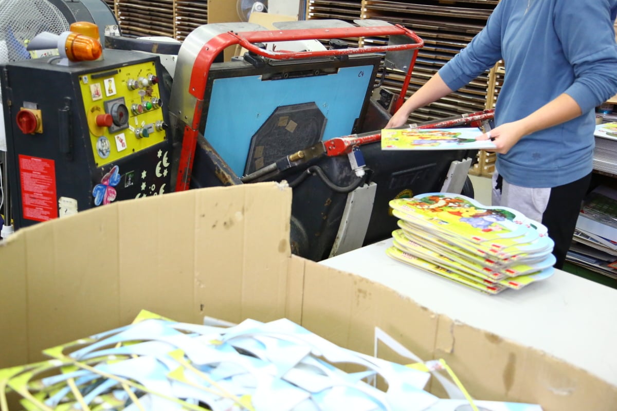 Takto se vyrábí puzzle, Dostihy a sázky i Člověče, nezlob se!