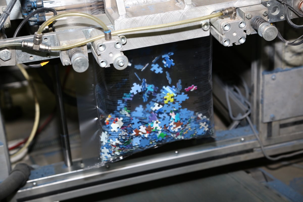 Takto se vyrábí puzzle, Dostihy a sázky i Člověče, nezlob se!