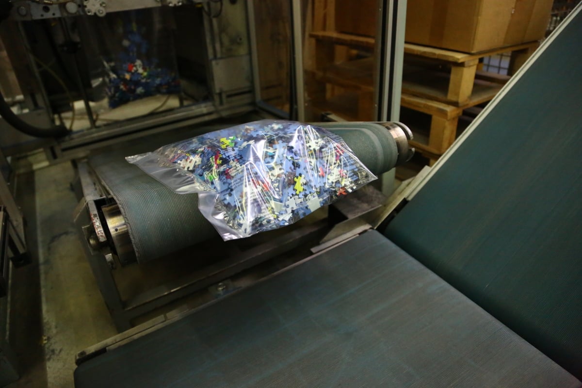 Takto se vyrábí puzzle, Dostihy a sázky i Člověče, nezlob se!