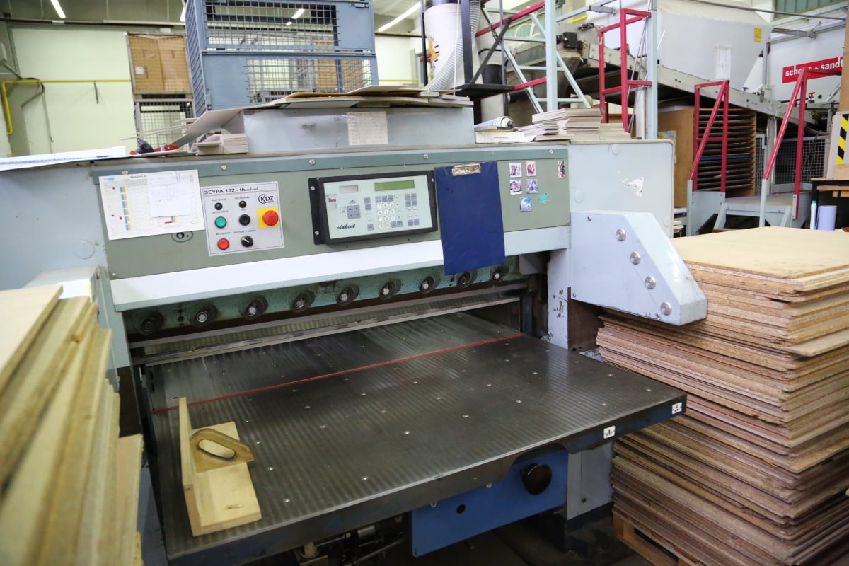 Takto se vyrábí puzzle, Dostihy a sázky i Člověče, nezlob se!